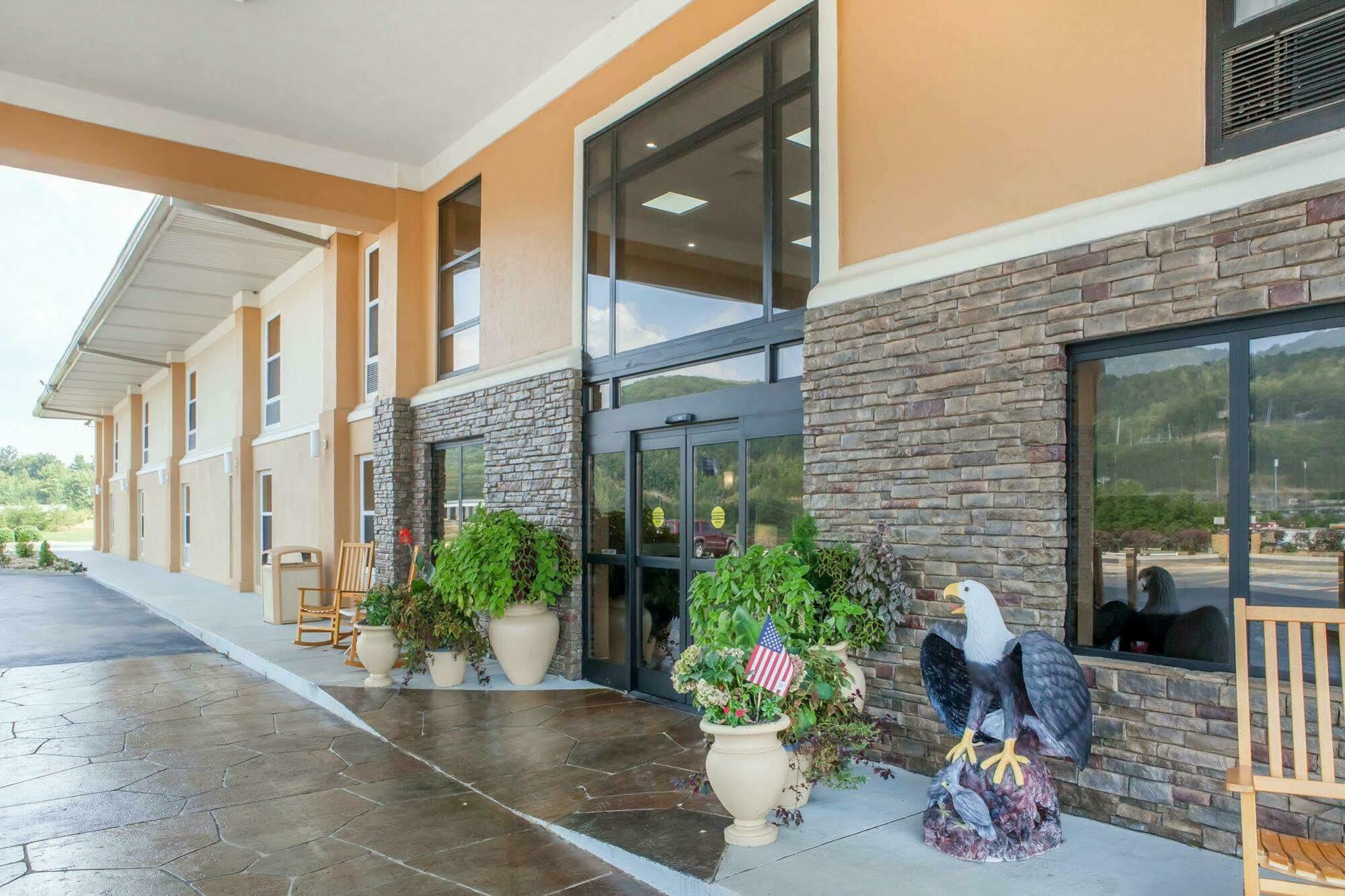 Pioneer Comfort Inn At Royal Blue מראה חיצוני תמונה