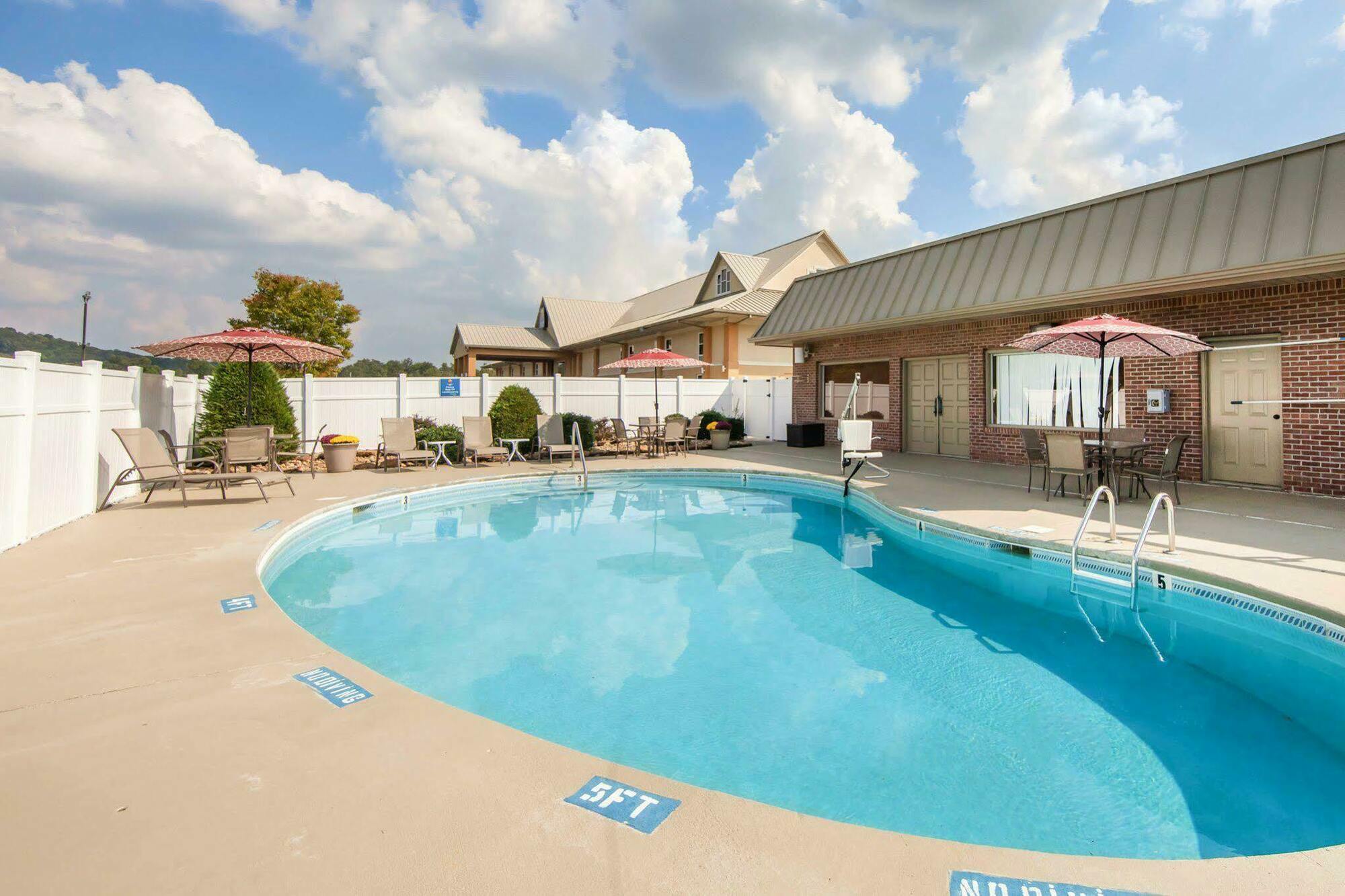 Pioneer Comfort Inn At Royal Blue מראה חיצוני תמונה