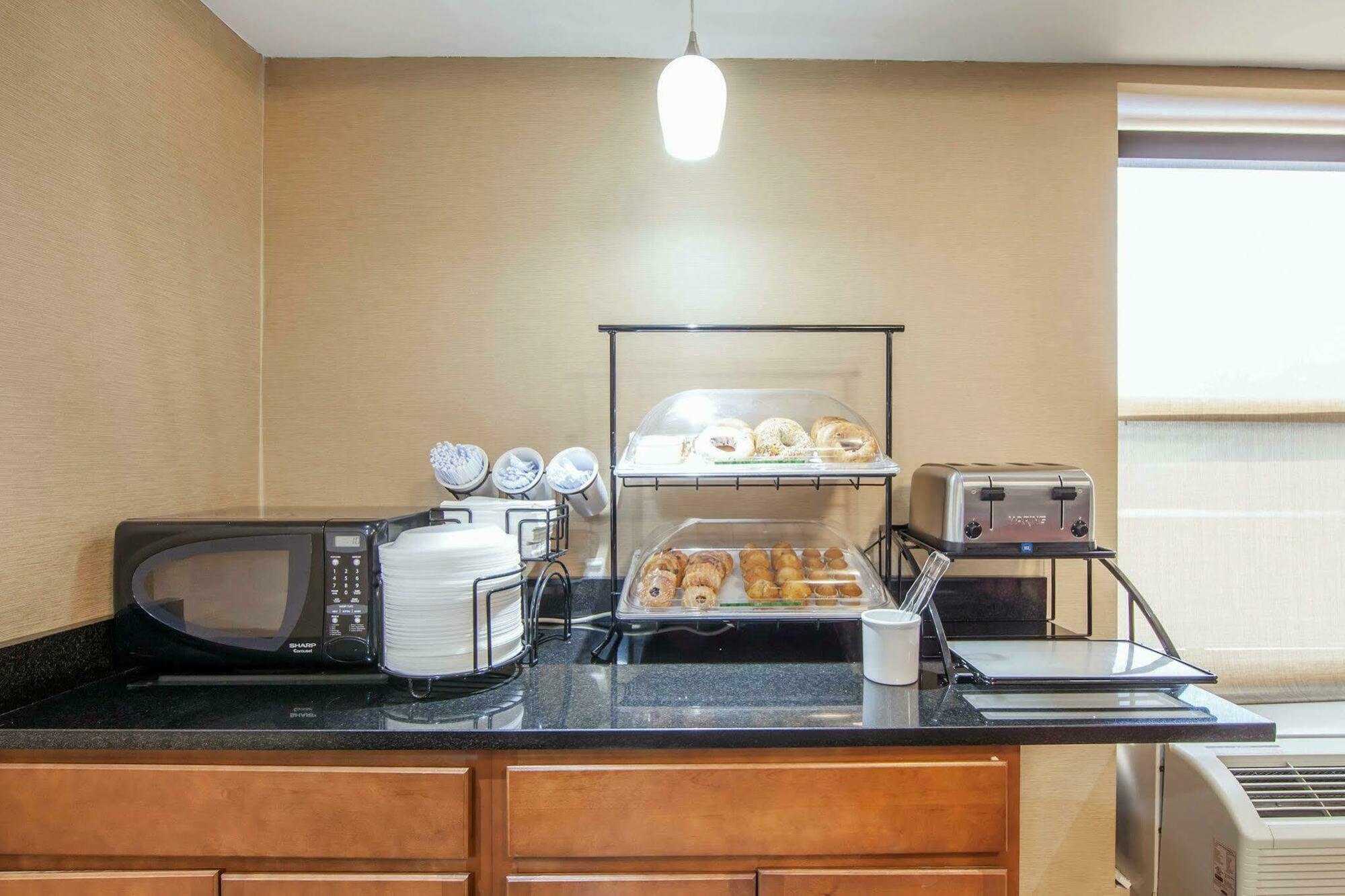 Pioneer Comfort Inn At Royal Blue מראה חיצוני תמונה